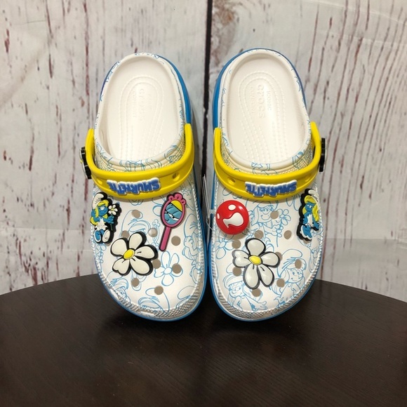 CROCS Shoes - CROCS X SMURFS SMURFETTE super cute clog with jibbitz size 7 nwt
